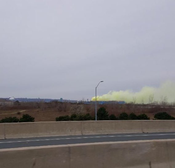 Green plume of smoke being investigated by the Ministry of Environment.