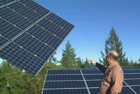 Stephen Gilbert shows off the solar panels he's using to power his home, two electric cars, and save big money.