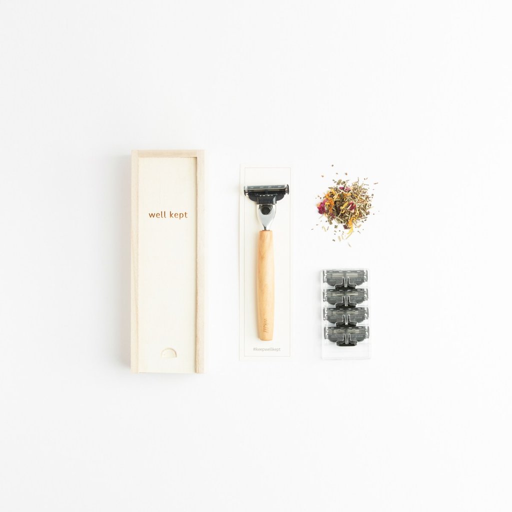 Sometimes, it’s better to just keep things simple. This kit includes a maple handled razor (compatible with major blade brands), extra blades and a herbal bath soak.
