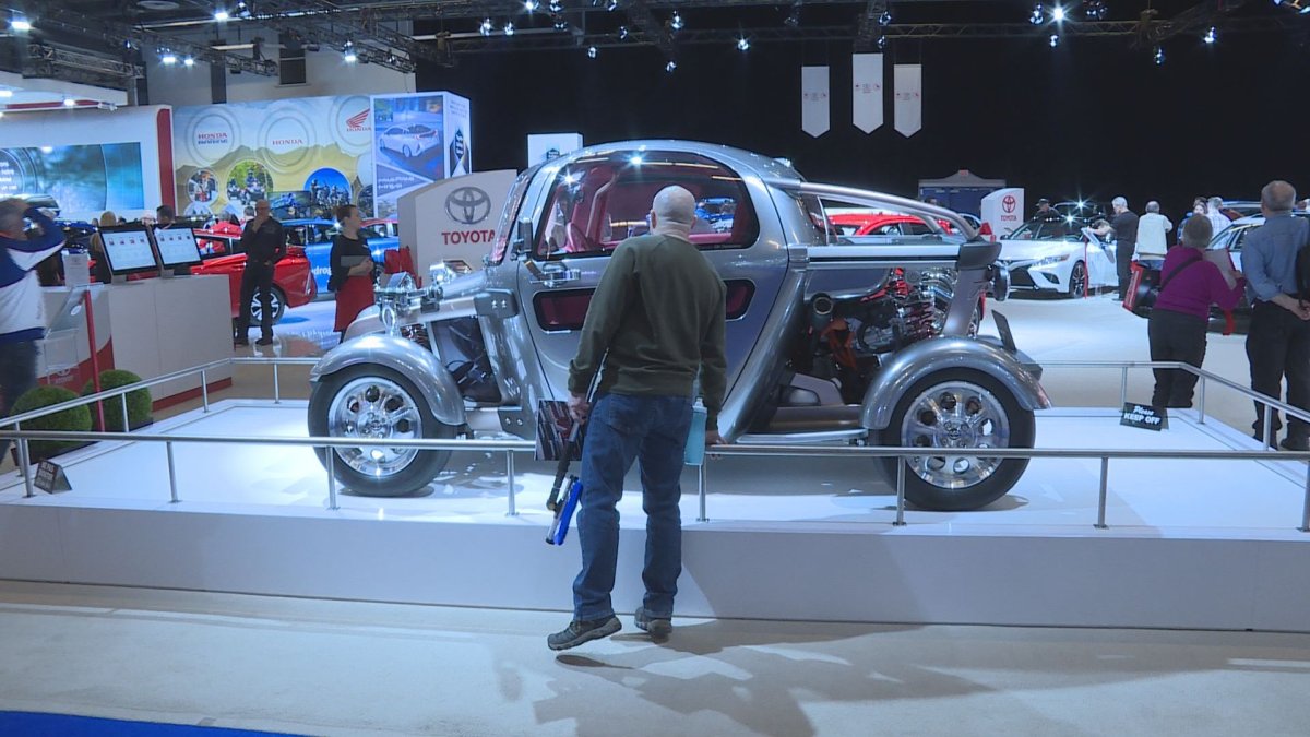 A car enthusiast checks out a car at the 75th edition of the Montreal International Auto Show at Palais des congrès.  (GLOBAL NEWS).