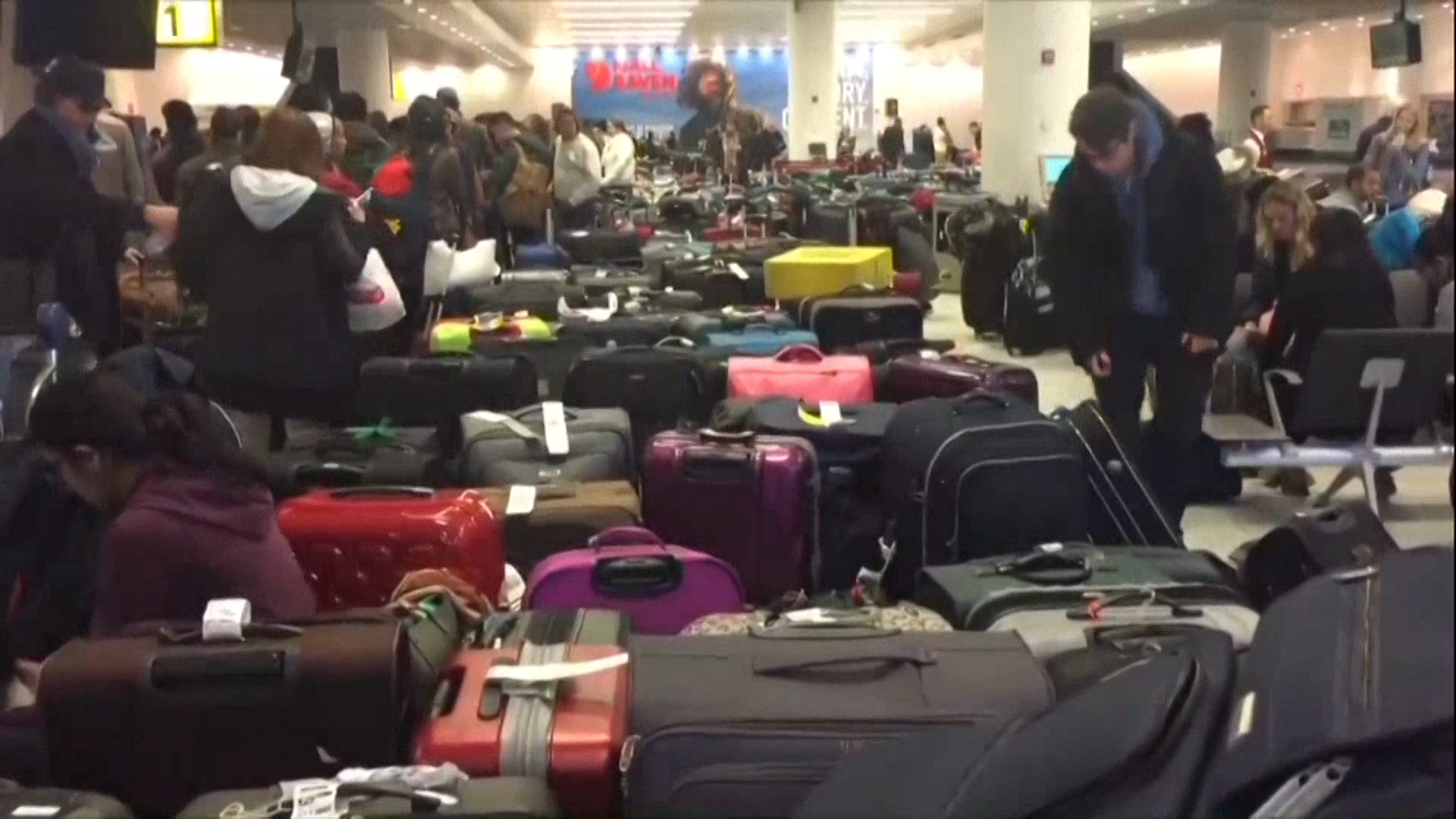 Sunwing store damaged baggage