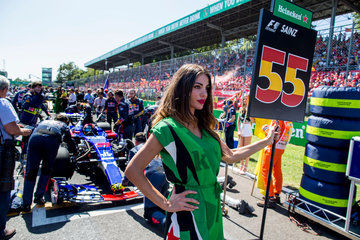 Grid girls gone: F1 to no longer use models on starting grid - National | Globalnews.ca