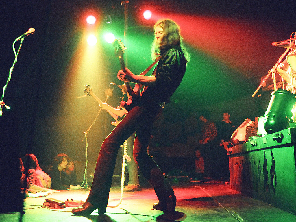 'Fast' Eddie Clarke performs onstage at the Electric Circus in London on Jan. 1, 1977. 