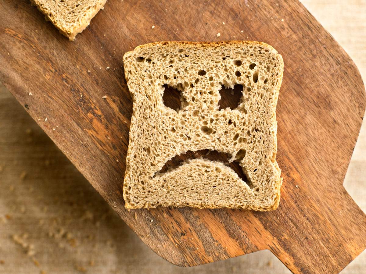 Food allergies and intolerances have very different signs and symptoms.