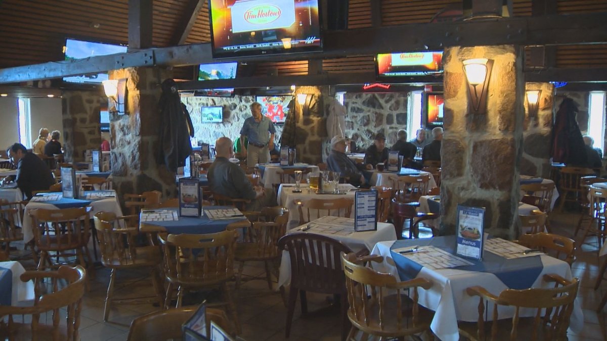 Le Manoir is a popular spot in Pointe-Claire for watching hockey.