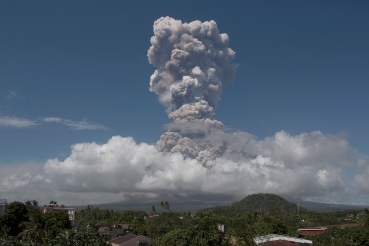 A huge column of ash shoots up to the sky during the eruption of Mayon volcano Monday, Jan. 22, 2018 as seen from Legazpi city, Albay province, Philippines.