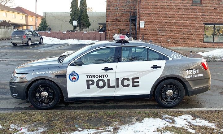 Полицията в Торонто съобщи че един човек е бил  хоспитализиран