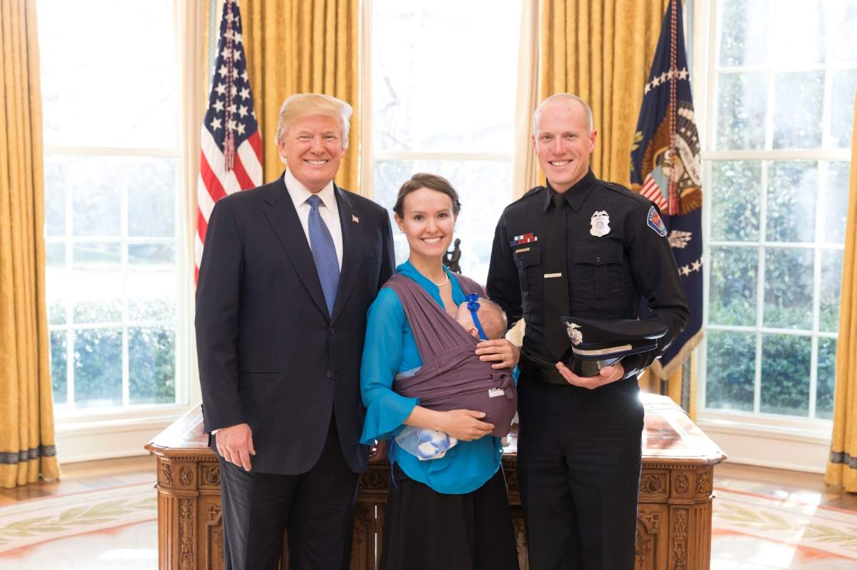 Trump meets Holet and his family.