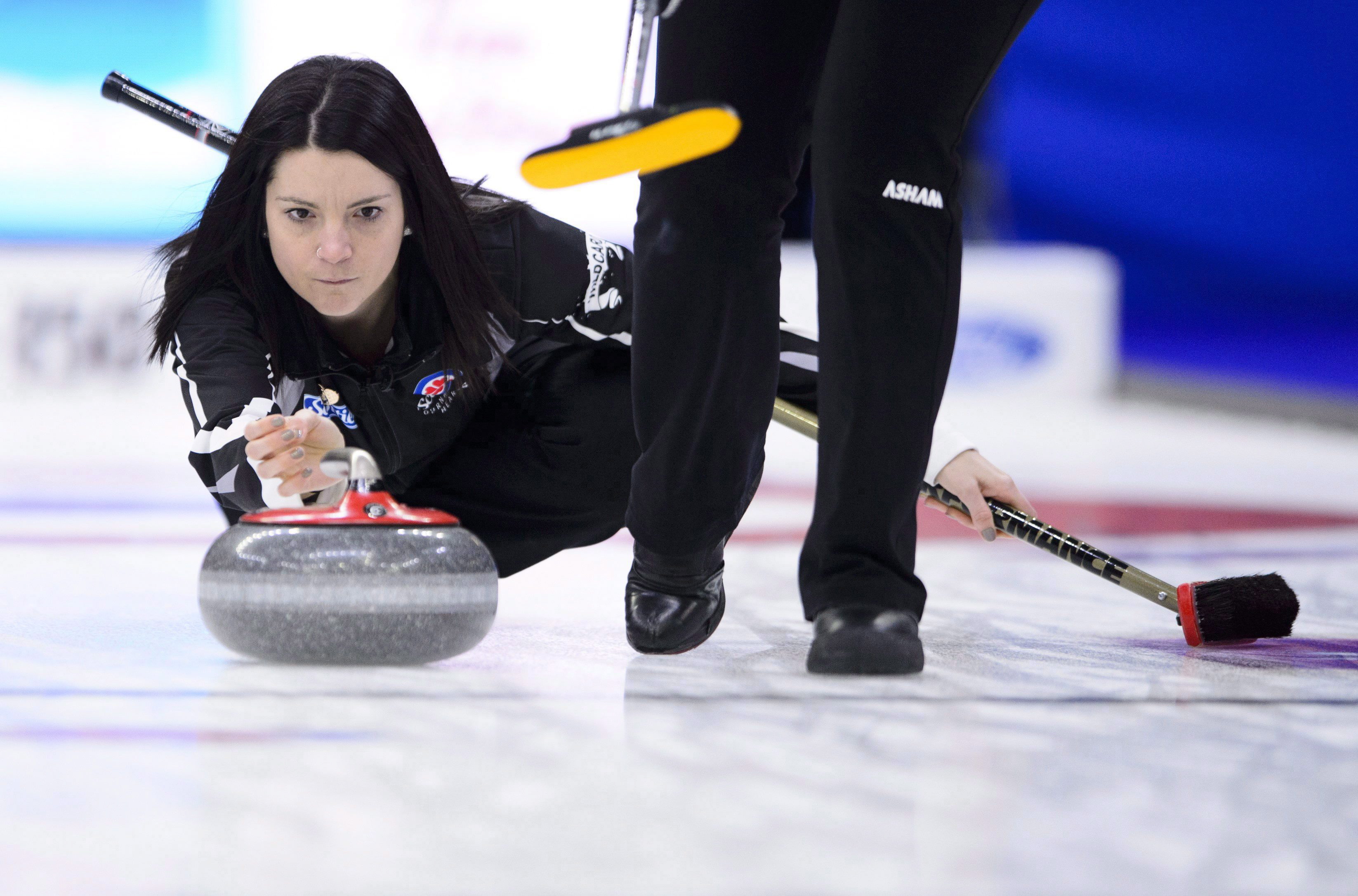 Jennifer Jones, Kerri Einarson Playoff Bound At Canada Cup | Globalnews.ca