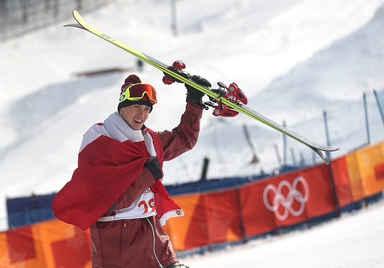 Alex Beaulieu-Marchand of Canada celebrates his bronze medal on Feb. 18, 2018.