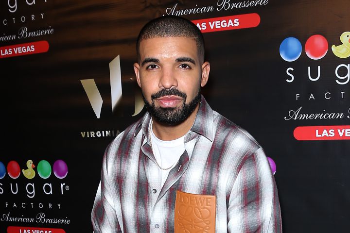 Drake takes 63-year-old hotel maid on $10,000 shopping spree - image