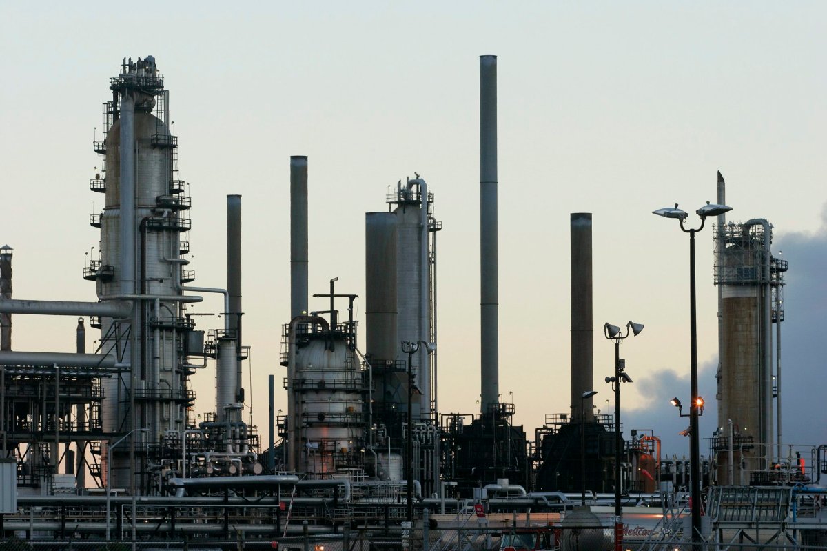 Imperial Oil's Strathcona Refinery near Edmonton at dawn on Monday, September 5, 2005. 