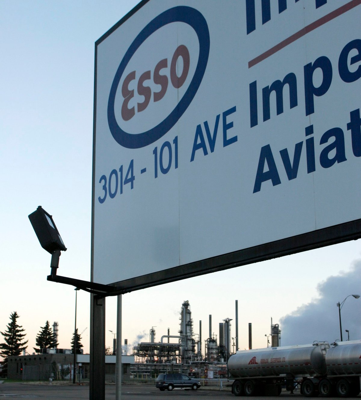 Imperial Oil's Strathcona Refinery near Edmonton at dawn on Monday, September 5, 2005.