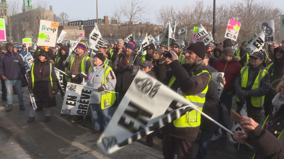 Transco bus drivers vote for general strike. (Global News).