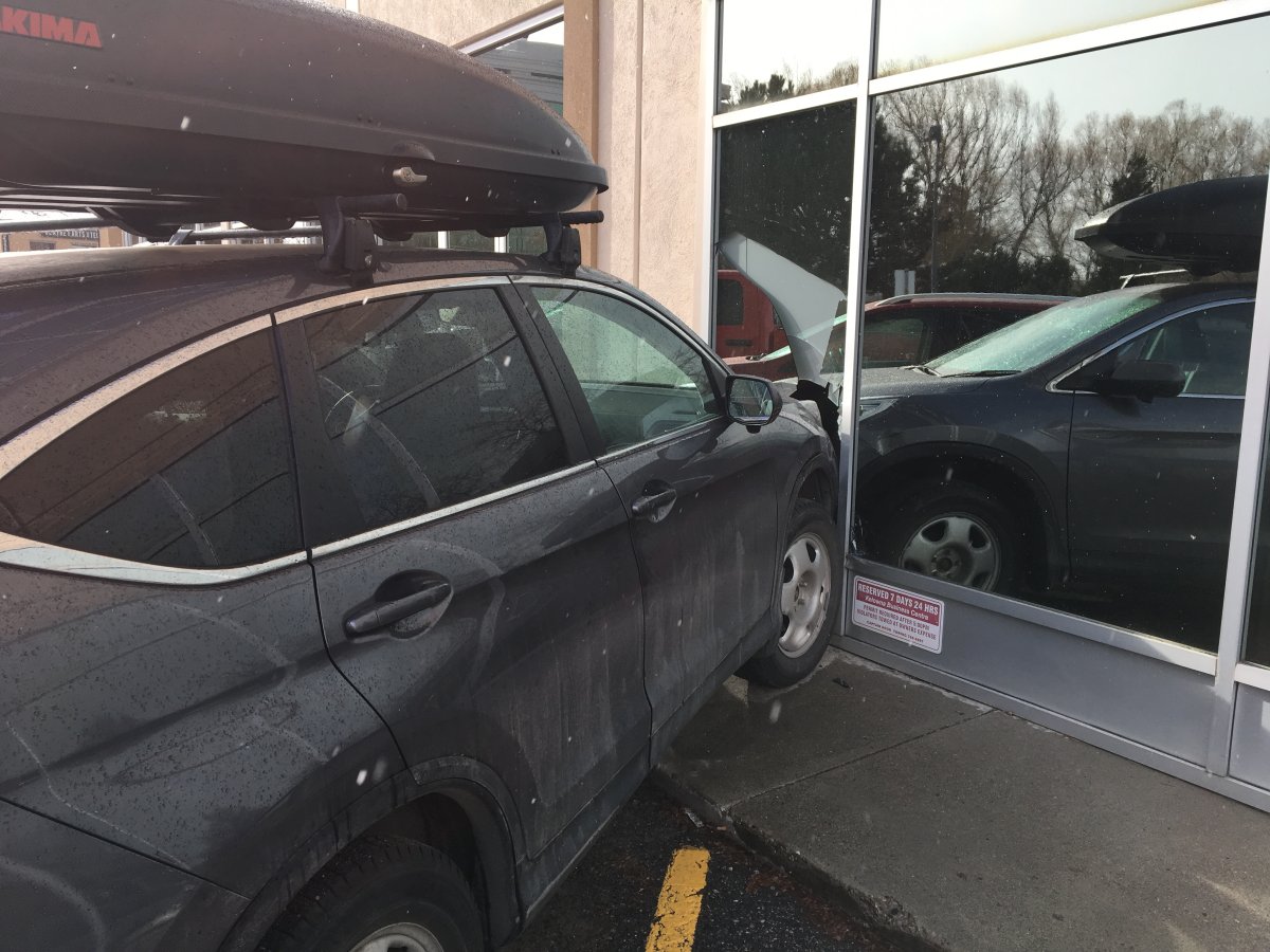 Car slams into Kelowna business - image