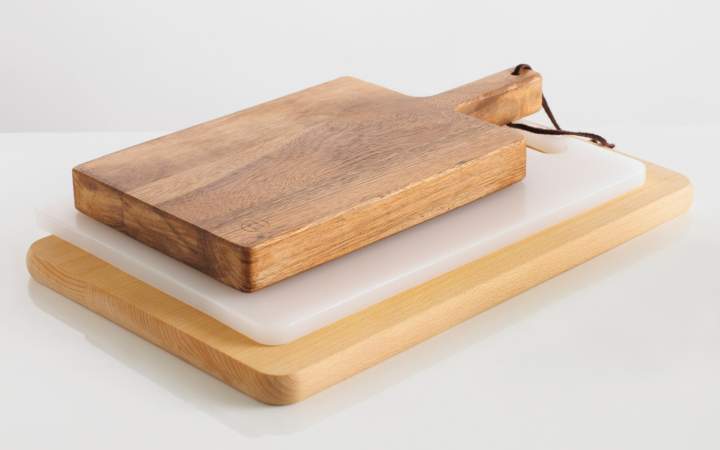 How to Clean Wood Cutting Board After Raw Meat: Expert Tips