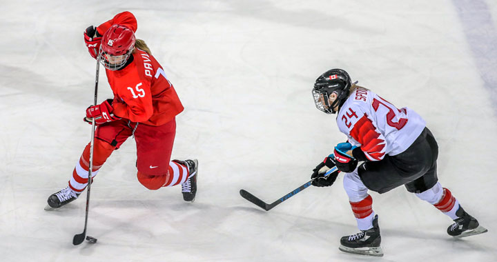 Valeria Pavlova (L) of Olympic Athletes from Russia and Natalie Spooner of Canada during the women's Semifinals match inside the Gangneung Hockey Centre at the PyeongChang Winter Olympic Games 2018, in Gangneung, South Korea, 19 February 2018.