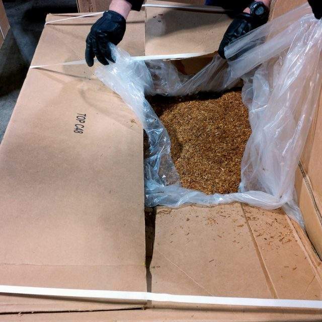 CBSA seizes 15.5 tonnes of loose leaf tobacco at Peace Bridge - image