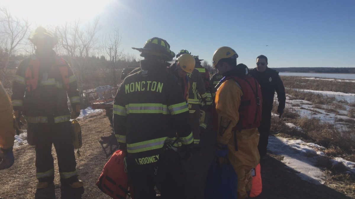 Firefighters from Moncton, Dieppe and Riverview responded to the banks of the Petitcodiac River following reports of a man stuck on an ice block on Thursday morning. 