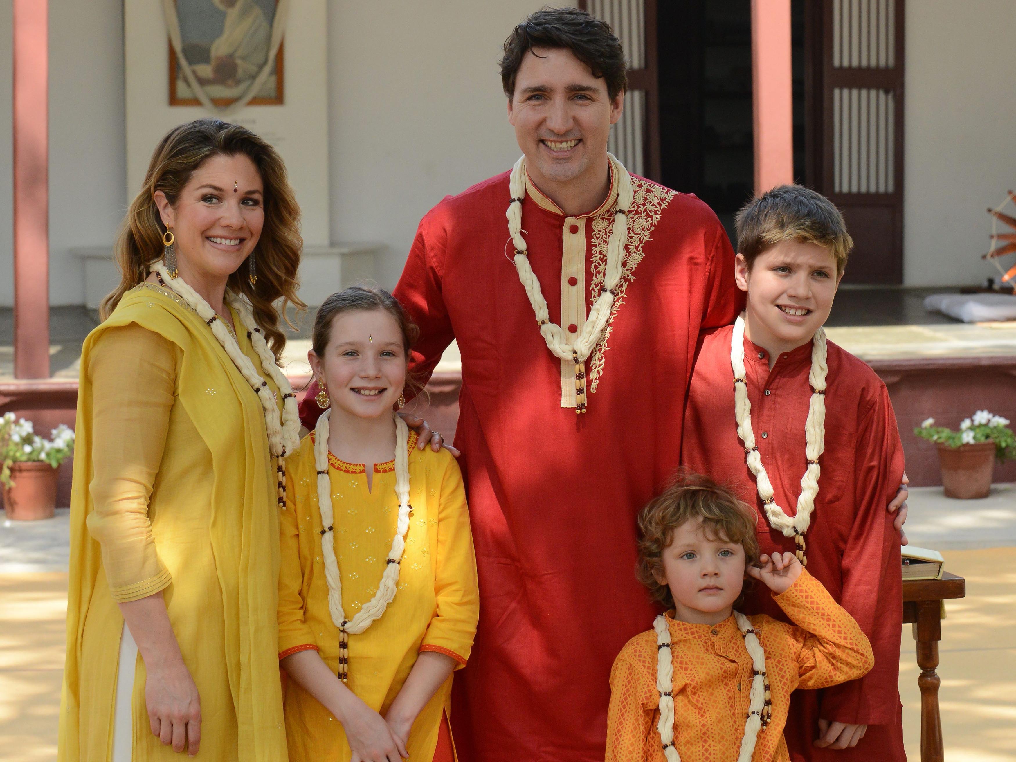 Arriba 30+ imagen justin trudeau indian outfit