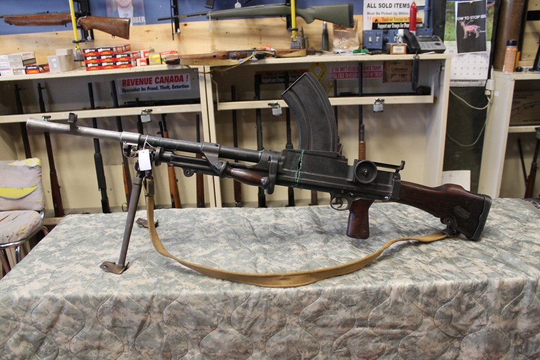 6 deactivated guns stolen from Edmonton army surplus store Edmonton