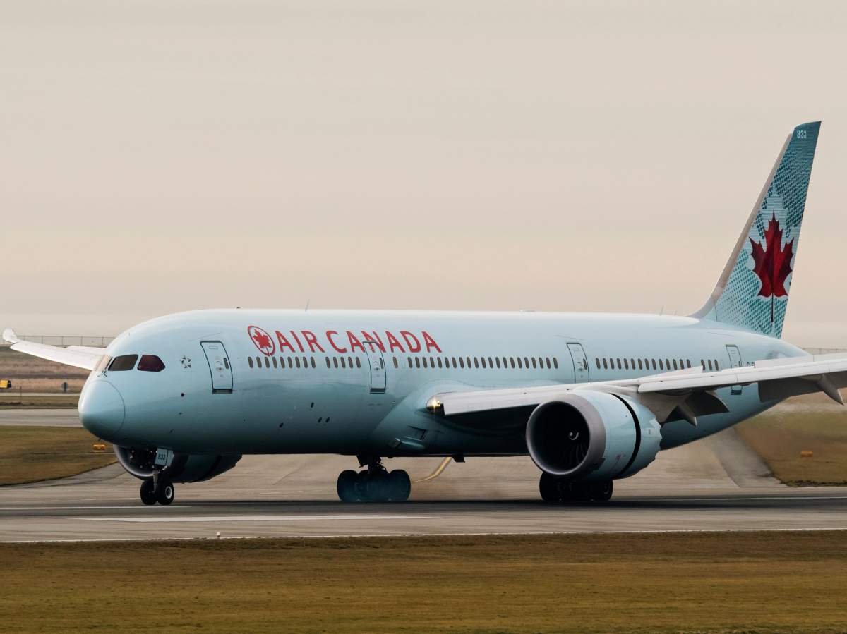 An Air Canada Boeing 787-9 Dreamliner wide-body jet airliner lands at Vancouver International Airport, Richmond, B.C., January 26, 2017. 