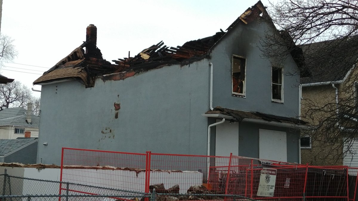 Winnipeg rooming house goes up in flames - image