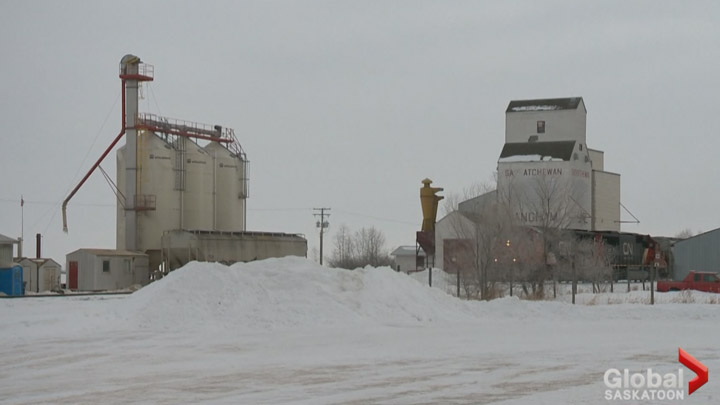 The ongoing grain shipment backlog was a key feature in a meeting between the federal and Saskatchewan agriculture ministers.