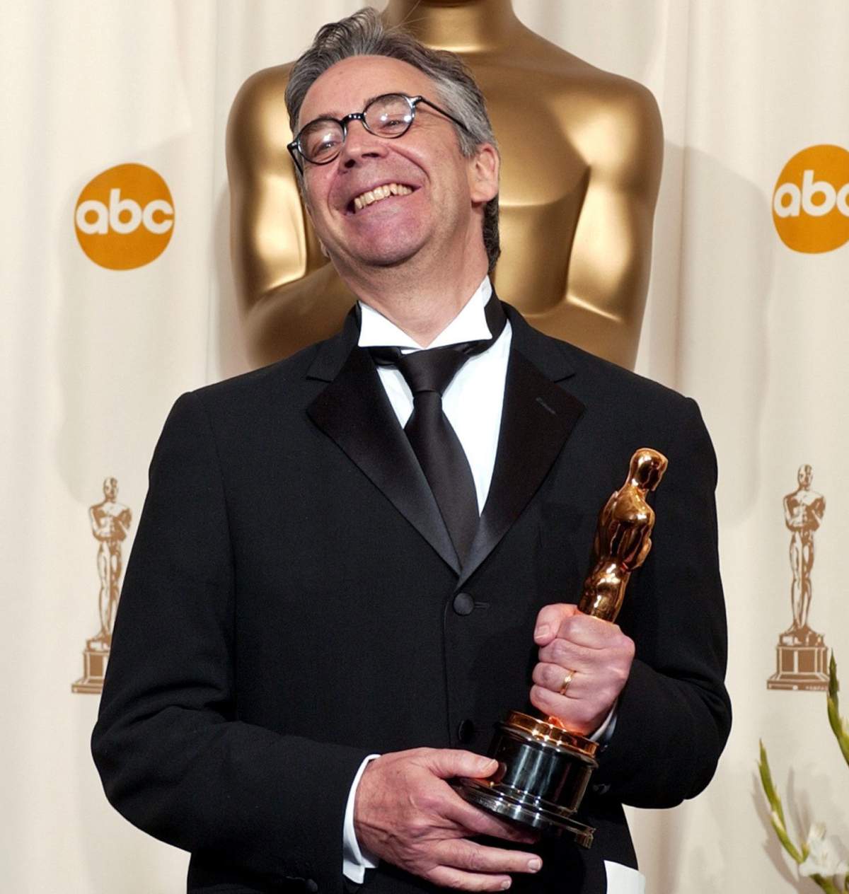 Howard Shore poses with his Oscar for best original score for his music for the film “The Lord of the Rings: The Fellowship of the Ring,” at the 74th annual Academy Awards on Sunday, March 24, 2002, in Los Angeles.