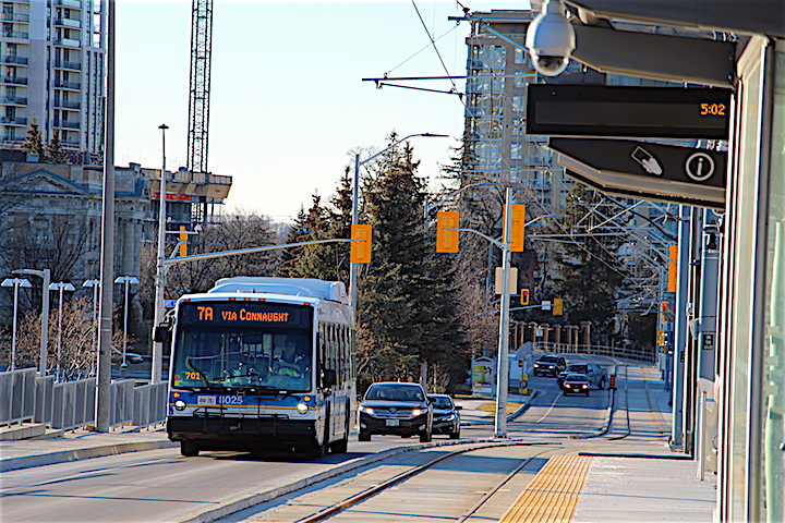 A Grand River Transit bus travelling eastbound on King Street West beside the Grand River Hospital ION LRT station in Kitchener.