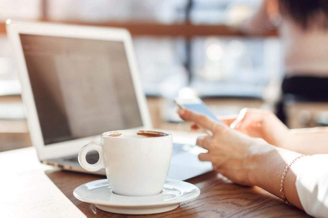 Some Vancouver coffee shops want to ban the use of laptops altogether.