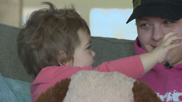 Saskatchewan mother, young daughter both fighting cancer - image