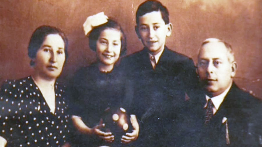 Ted Bolgar and his family before his sister and mother were killed during the Holocaust.