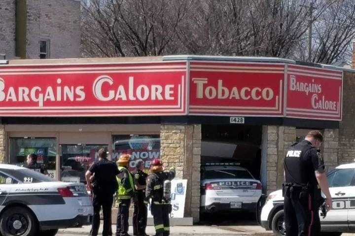 IIU investigating Winnipeg police cruiser crash that injured 73-year-old -  Winnipeg