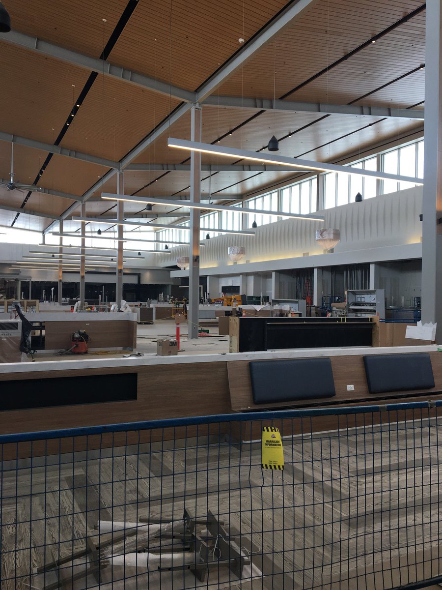 outlet-mall-at-edmonton-airport-blends-online-and-in-store-shopping