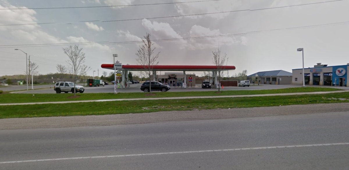 Gas bar hold-up in north end leads to charges against two Londoners - image