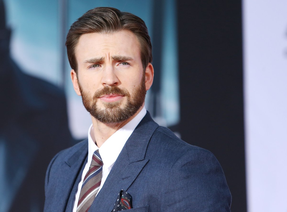 Chris Evans arrives at the Los Angeles premiere of 'Captain America: The Winter Soldier' held at the El Capitan Theatre on March 13, 2014 in Hollywood, California. 