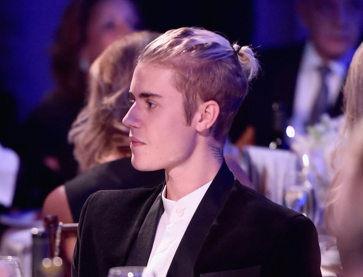 Justin Bieber attends the 5th Annual Sean Penn & Friends HELP HAITI HOME Gala Benefiting J/P Haitian Relief Organization at Montage Hotel on Jan. 9, 2016 in Beverly Hills, California.  