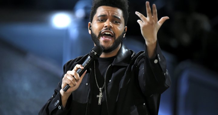 Популярный певец 2022. The Weeknd певец 2020. The Weeknd певец 2021. Э́йбел Макко́нен Тесфайе́. Солист зе викенд.