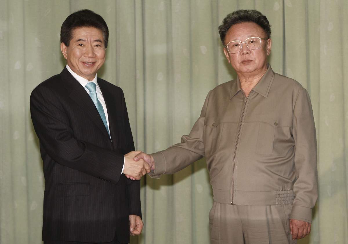 South Korea’s President Roh Moo-Hyun and North Korea’s leader Kim Jong-Il (R) shake hands after they exchanged their joint statement on October 4, 2007 in Pyongyang, North Korea.