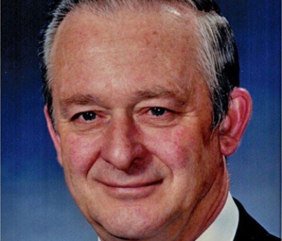 Former Vernon mayor, Lyall Hanson, has died following a lengthy illness. 
