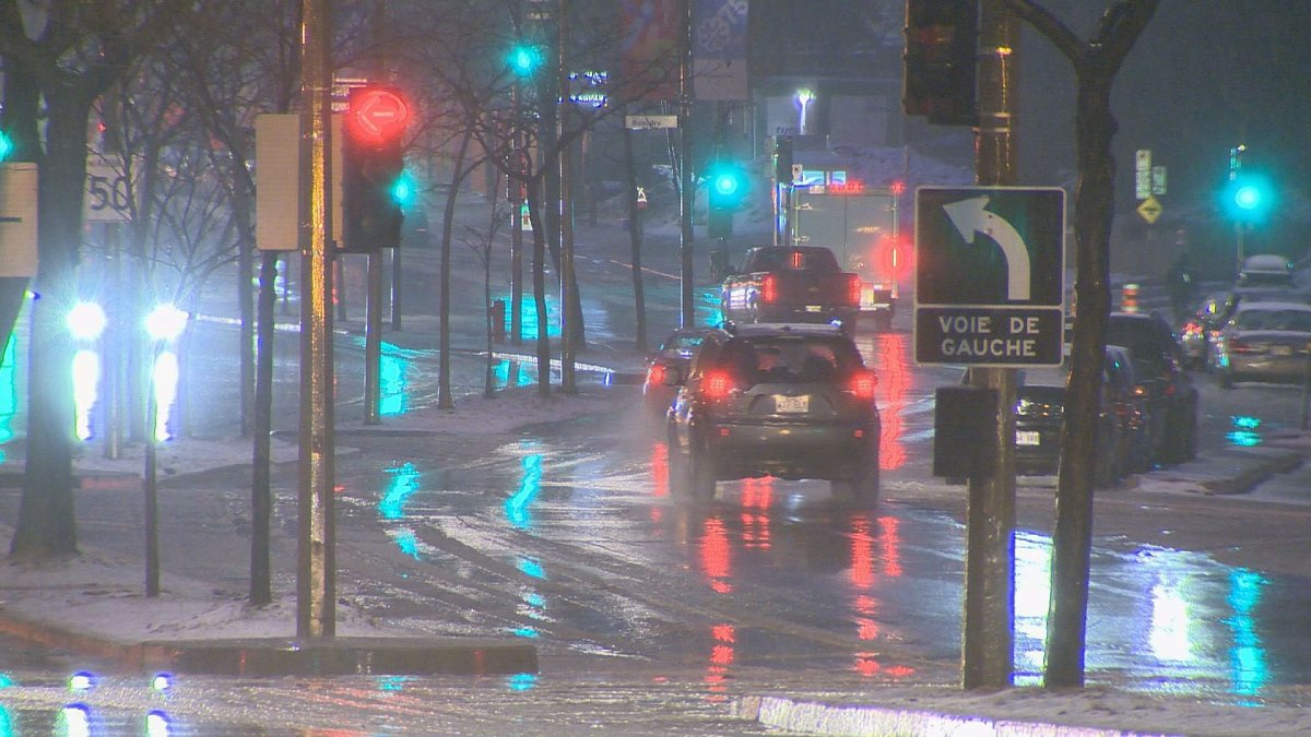 Wednesday morning's mix of rain and snow forced the closure of some classes around Montreal. April 4, 2018.