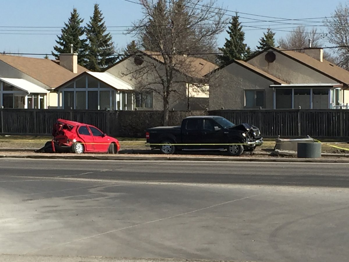 Crash on Roblin sends two people to hospital Winnipeg Globalnews.ca