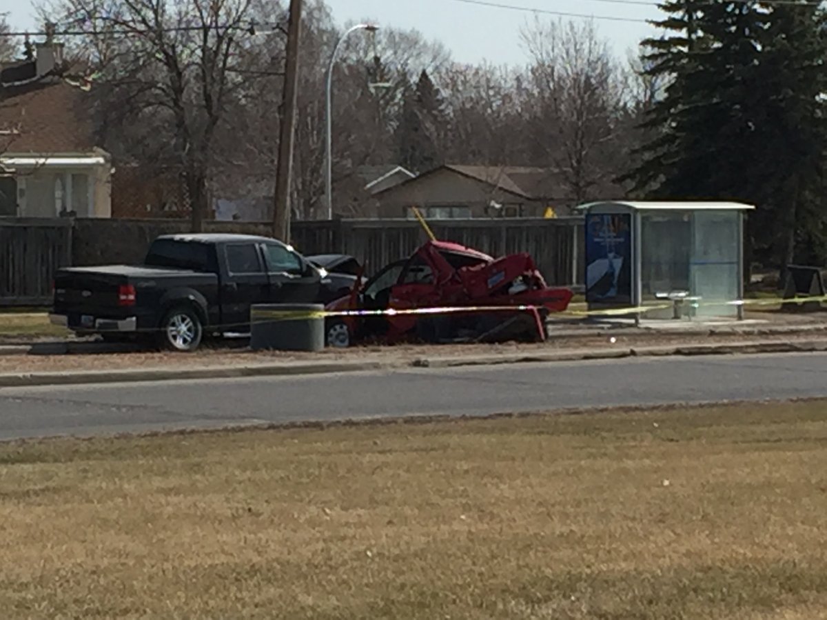 Crash on Roblin sends two people to hospital Winnipeg Globalnews.ca