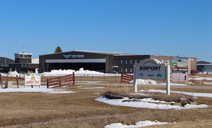 The entrance to Collingwood Regional Airport.