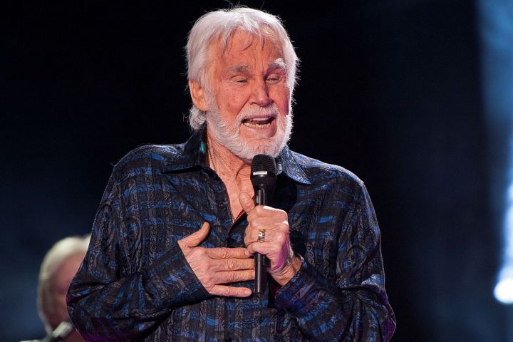 Kenny Rogers announced his farewell tour back in 2015, saying that he wanted to spend more time with his five children and his wife Wanda.