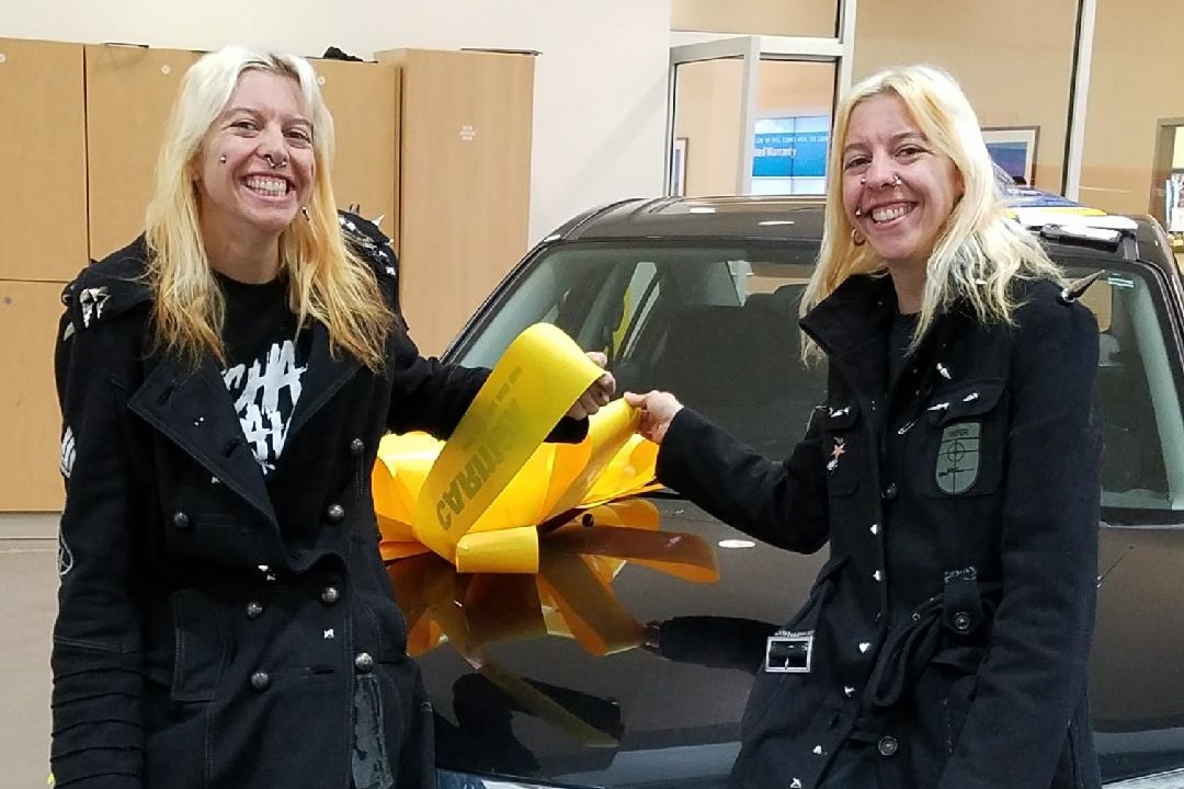 Twins Sara and Amanda Eldritch have suffered with severe OCD since they were teens. Last week, both sisters died by suicide. 