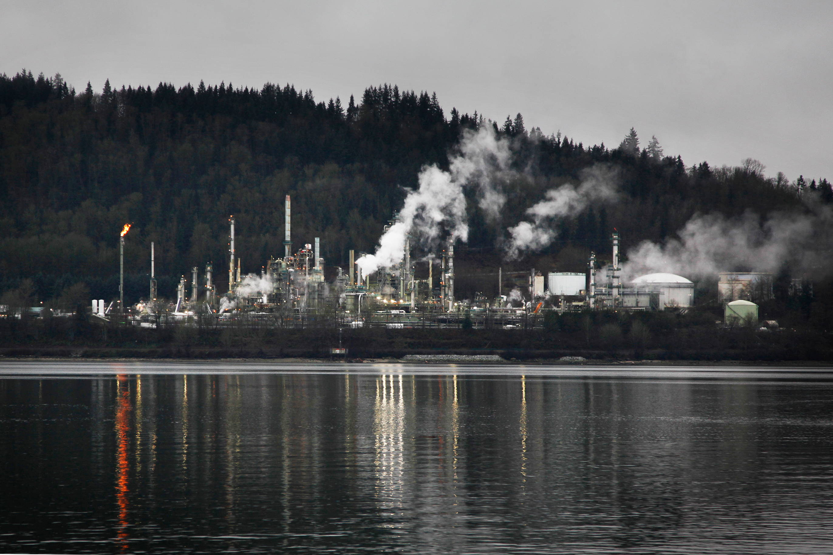 Проблемите в единствената голяма рафинерия в Долен континент ще доведат