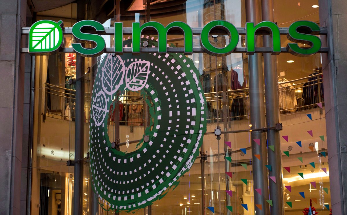 Retailer Simons is taking on outside investors for the first time as it looks to build a new distribution centre in Quebec City. 