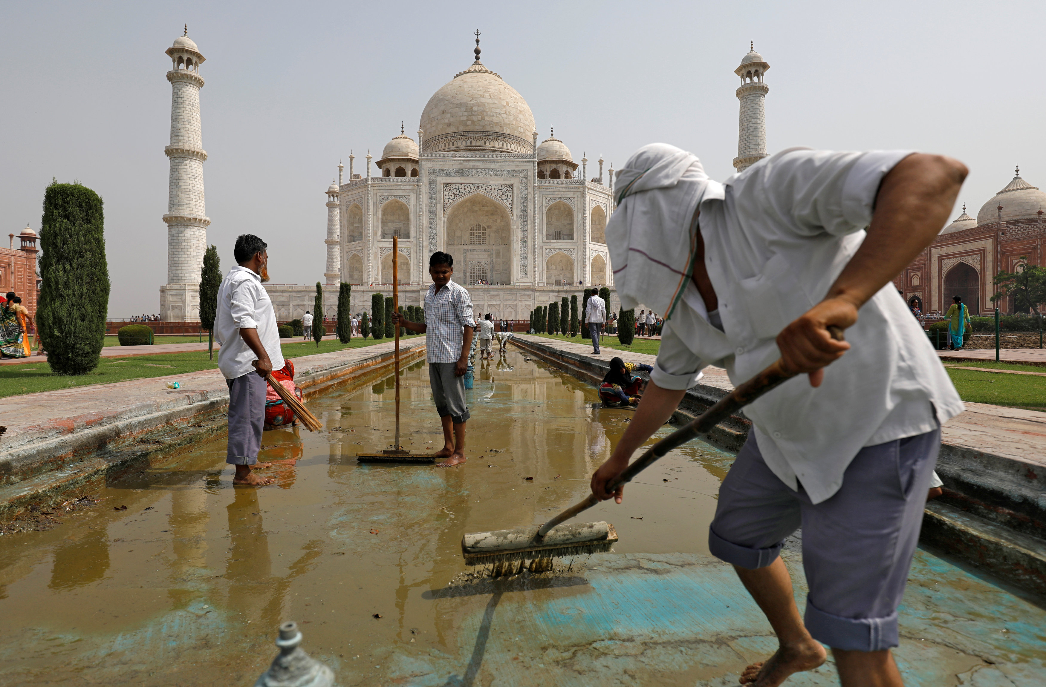 The Taj Mahal Is Turning Yellow And Green Due To Heavy Air Pollution National Globalnews Ca